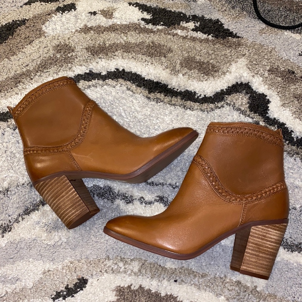 ALDO LEATHER BOOTIES sz8.5